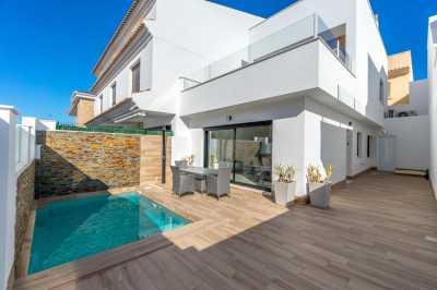 Villa For Sale in San Pedro Del Pinatar, Spain