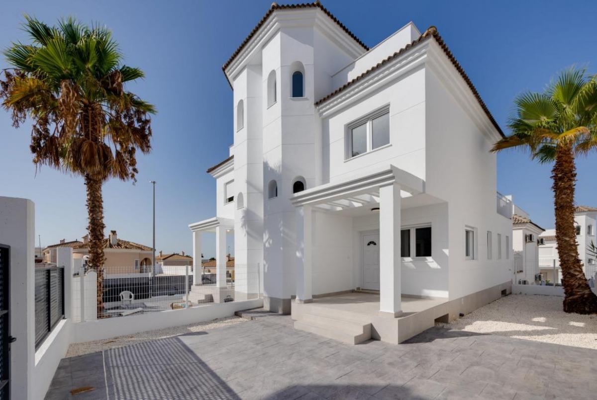 Picture of Villa For Sale in San Fulgencio, Alicante, Spain