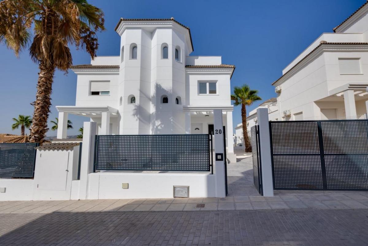 Picture of Villa For Sale in San Fulgencio, Alicante, Spain
