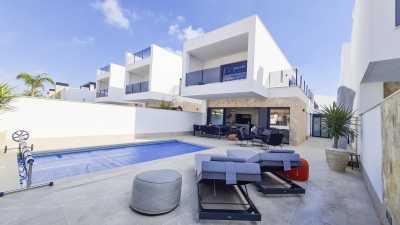 Villa For Sale in San Pedro Del Pinatar, Spain