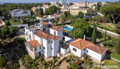 Villa For Sale in Albufeira, Portugal