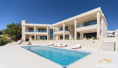 Villa For Sale in Loule, Portugal