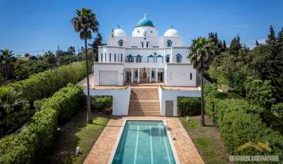 Villa For Sale in Carvoeiro, Portugal