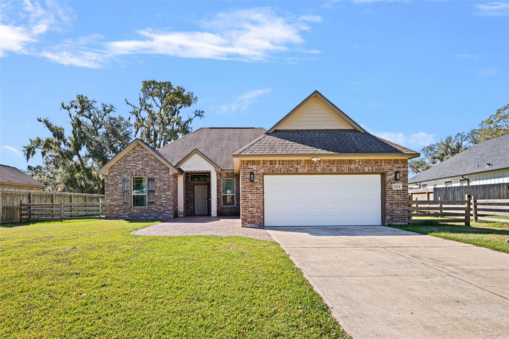 Picture of Home For Sale in West Columbia, Texas, United States