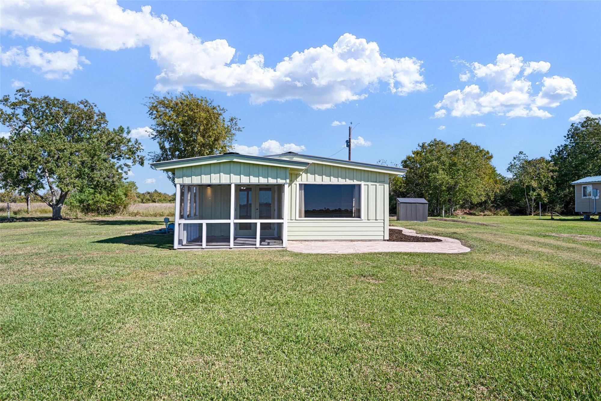 Picture of Home For Sale in Blessing, Texas, United States