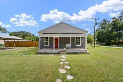 Home For Sale in Blessing, Texas
