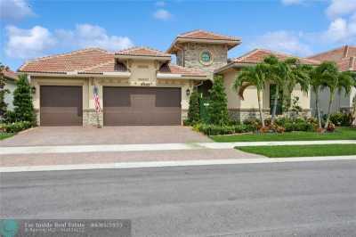 Home For Sale in Parkland, Florida
