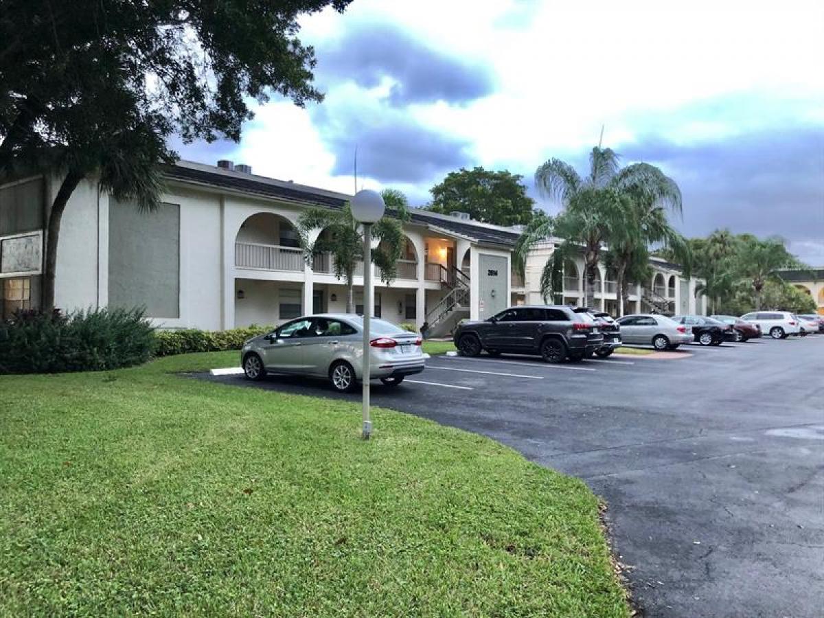 Picture of Condo For Sale in Coconut Creek, Florida, United States