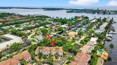 Home For Sale in Boynton Beach, Florida