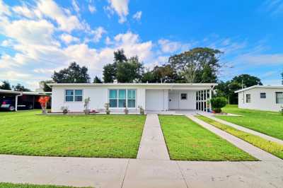 Home For Sale in Port Saint Lucie, Florida