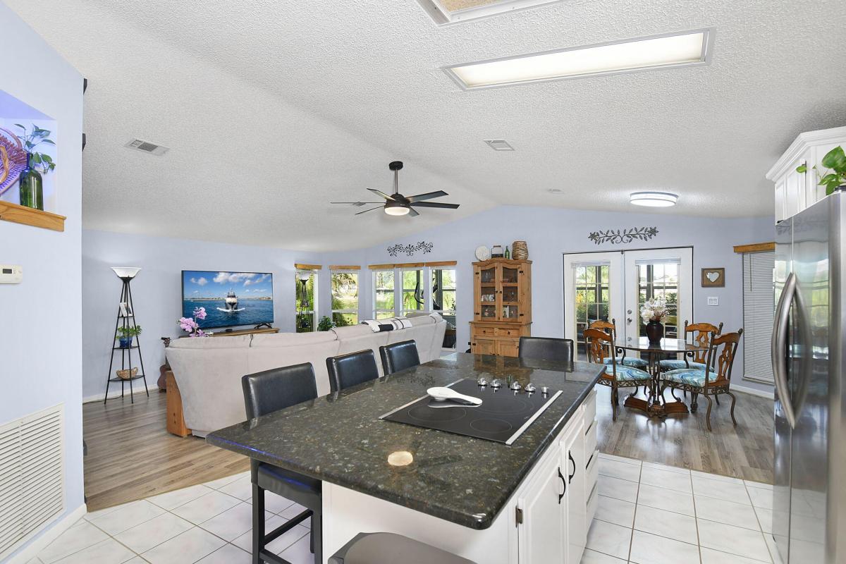 Picture of Mobile Home For Sale in Port Saint Lucie, Florida, United States