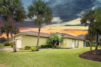 Home For Sale in Port Saint Lucie, Florida