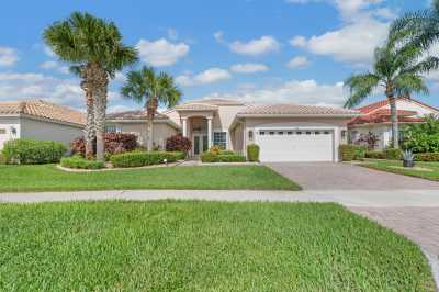 Home For Sale in Port Saint Lucie, Florida