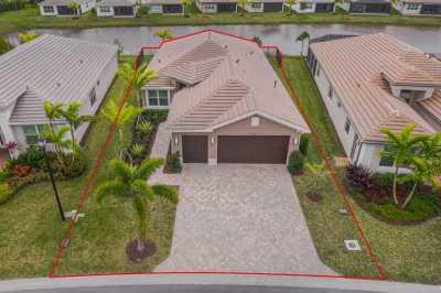 Home For Sale in Port Saint Lucie, Florida