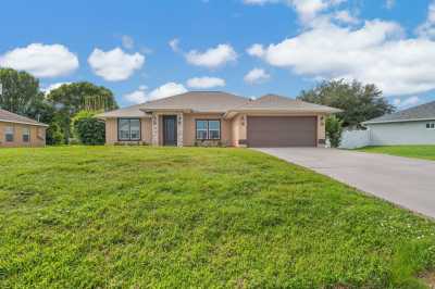 Home For Sale in Port Saint Lucie, Florida