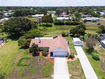 Home For Sale in Port Saint Lucie, Florida