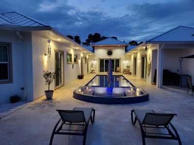 Home For Sale in Port Saint Lucie, Florida