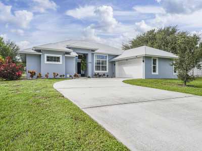 Home For Sale in Port Saint Lucie, Florida