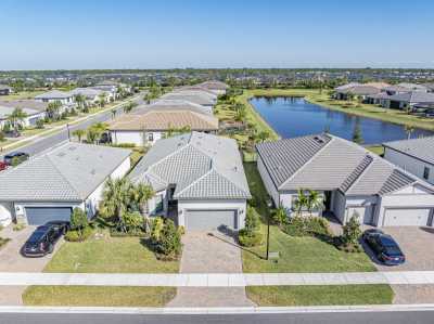Home For Sale in Port Saint Lucie, Florida