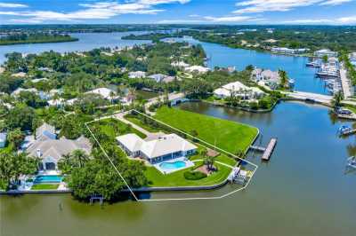 Home For Sale in Vero Beach, Florida