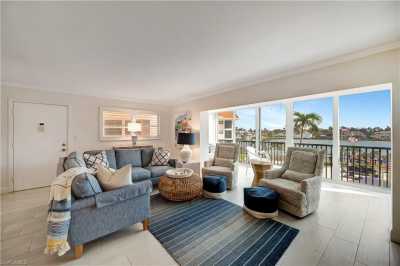 Condo For Sale in Naples, Florida