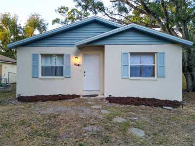 Home For Sale in Sarasota, Florida