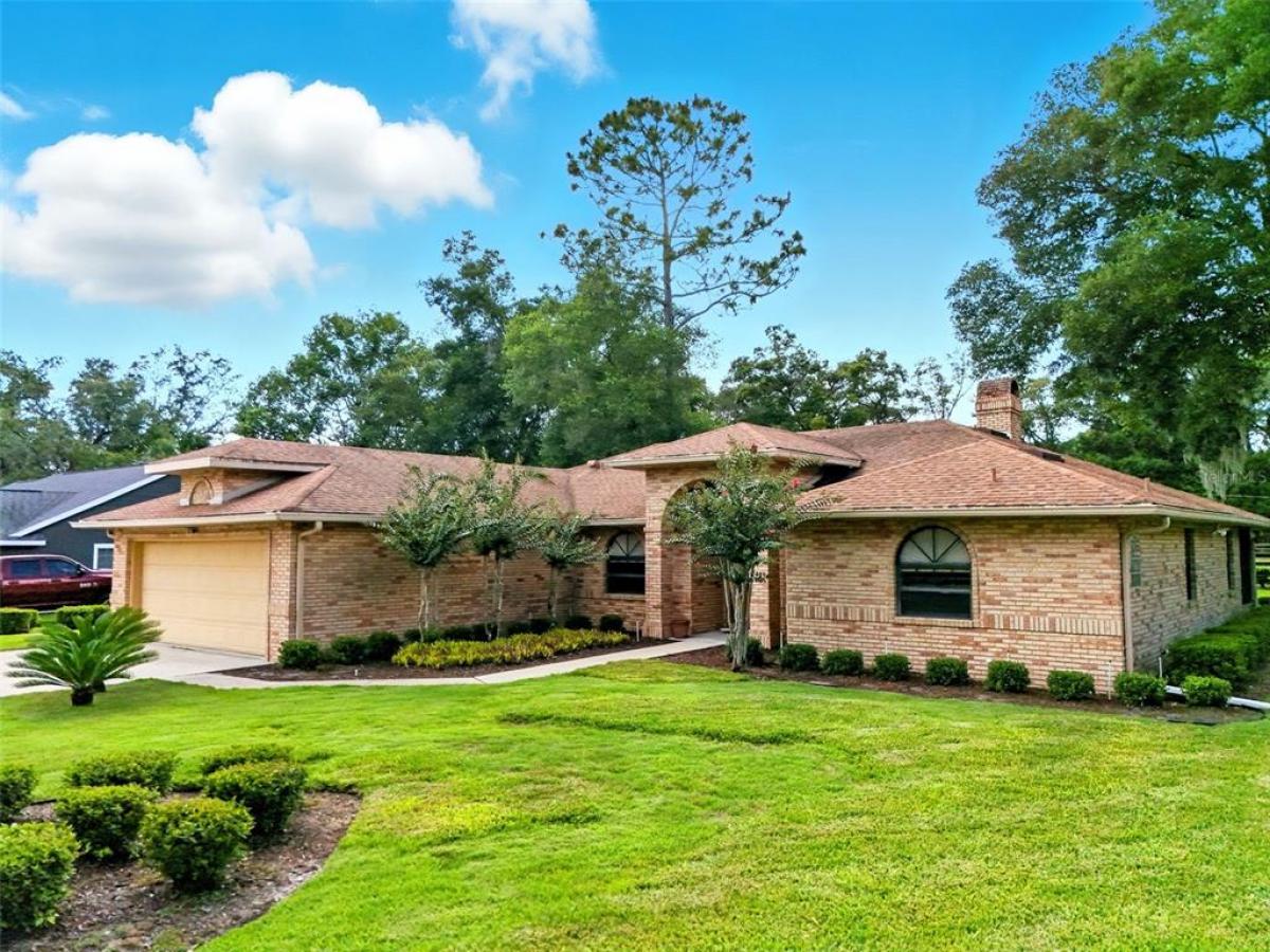 Picture of Home For Sale in Sorrento, Florida, United States