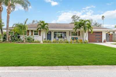 Home For Sale in Sarasota, Florida