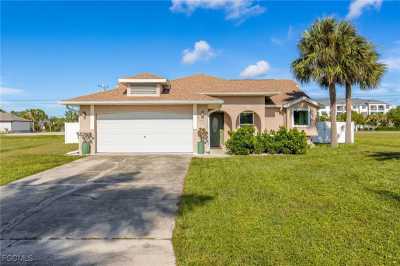 Home For Sale in Cape Coral, Florida