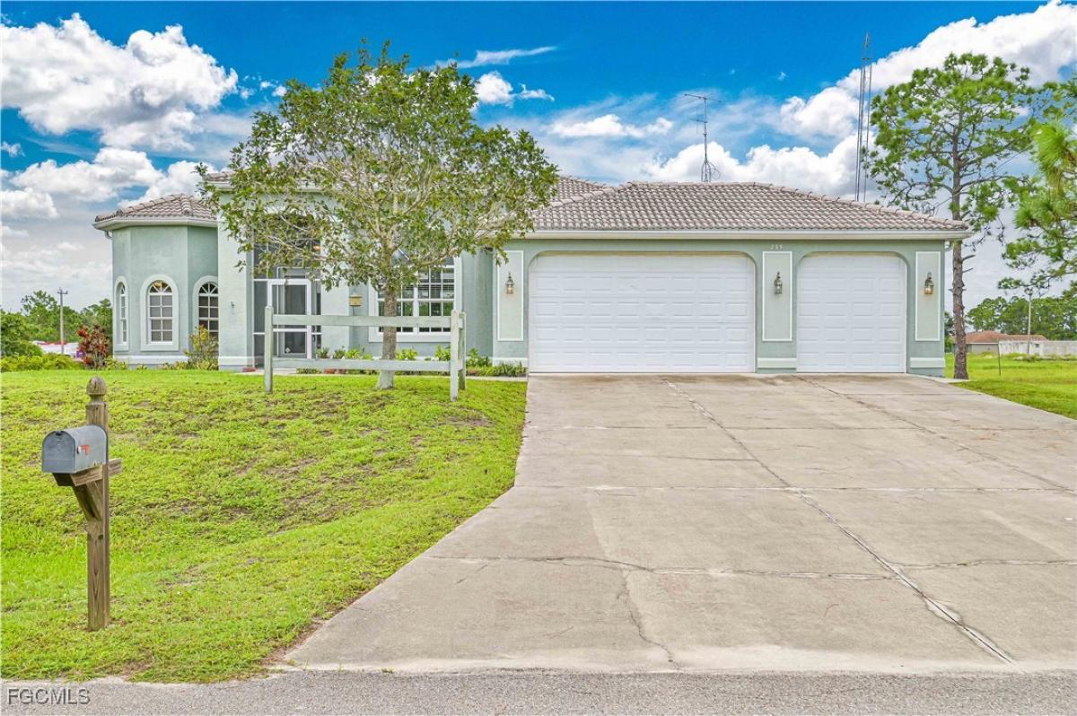 Picture of Home For Sale in Lehigh Acres, Florida, United States