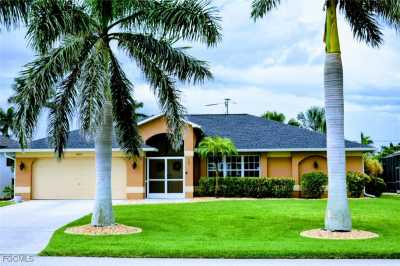 Home For Sale in Cape Coral, Florida