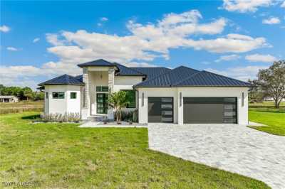 Home For Sale in Fort Myers, Florida