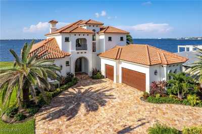 Home For Sale in Cape Coral, Florida