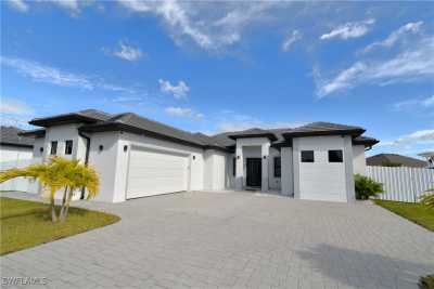 Home For Sale in Cape Coral, Florida
