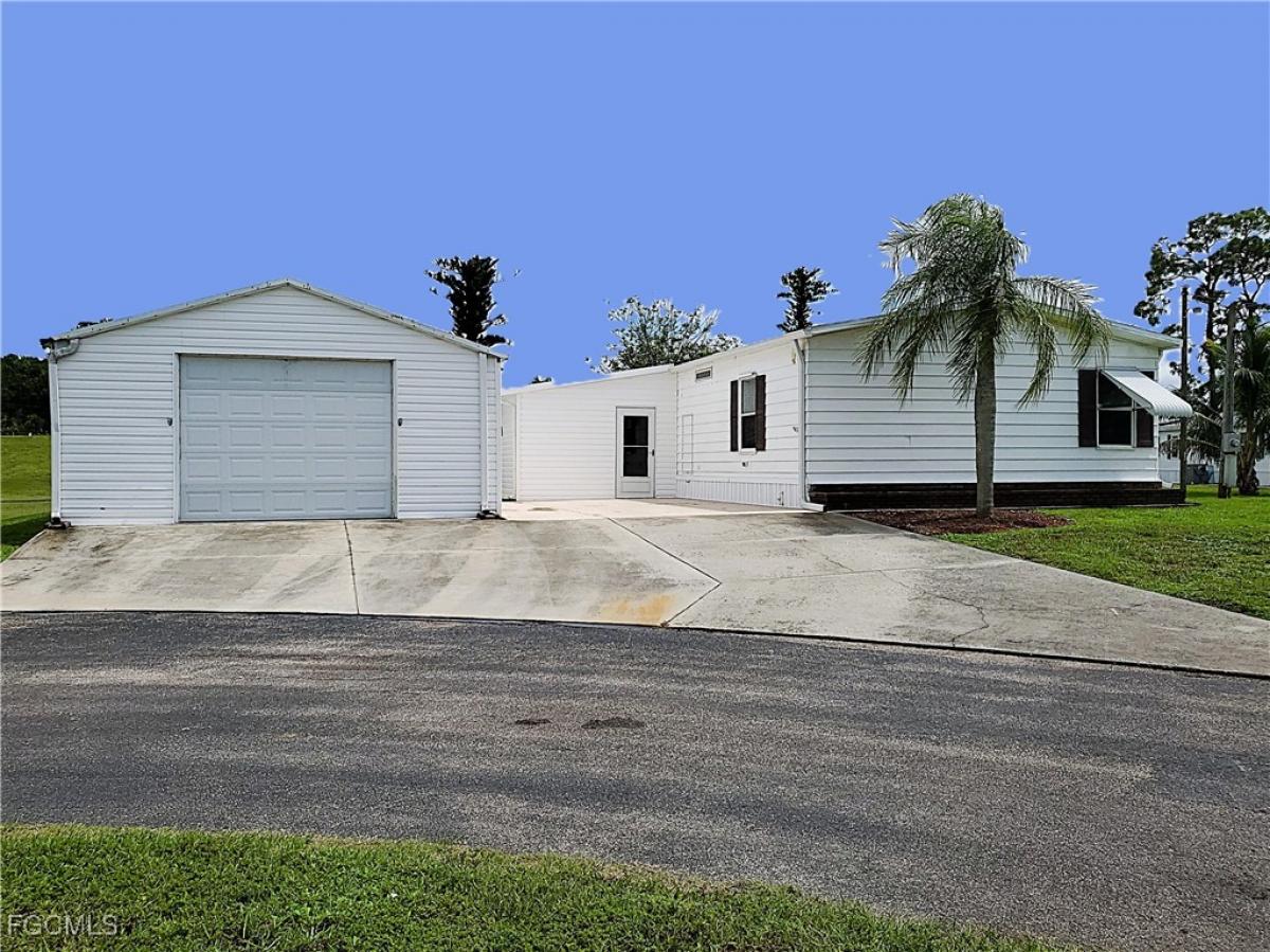 Picture of Mobile Home For Sale in North Fort Myers, Florida, United States