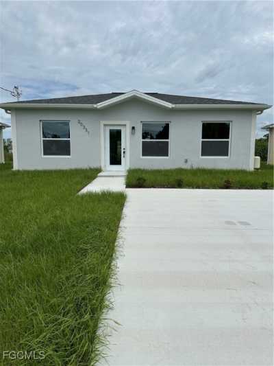 Home For Sale in Alva, Florida