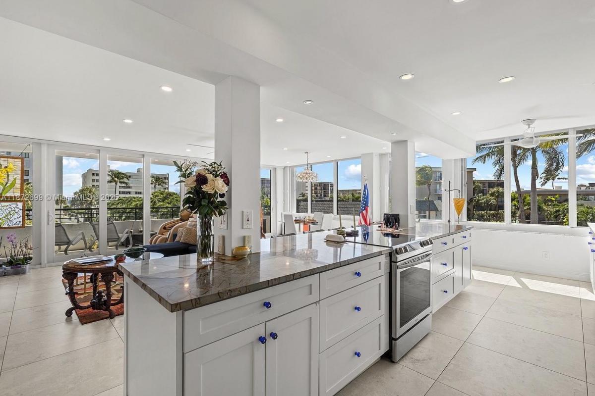 Picture of Condo For Sale in South Palm Beach, Florida, United States