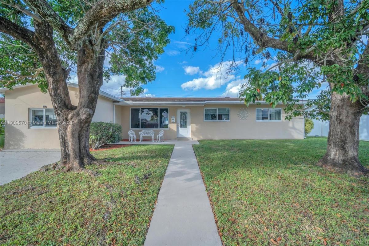Picture of Home For Sale in Pembroke Pines, Florida, United States