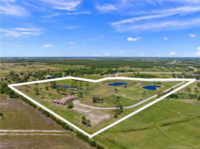 Home For Sale in Stuart, Florida
