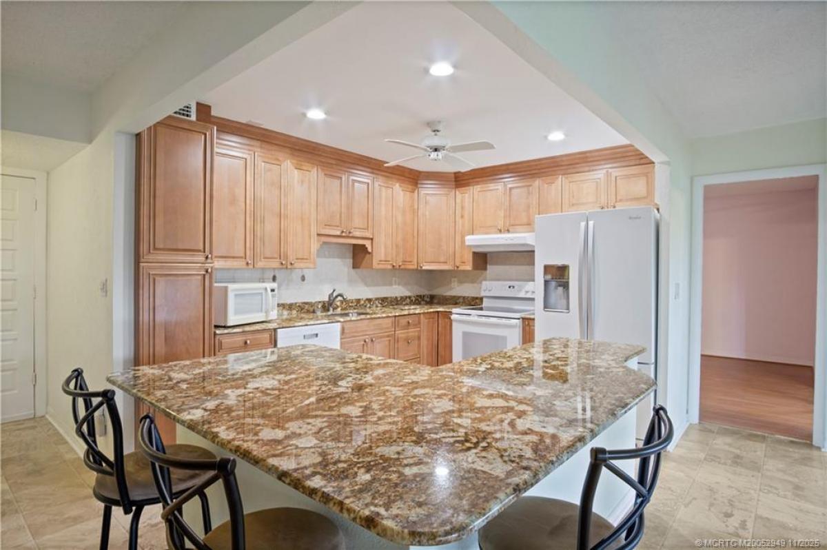 Picture of Condo For Sale in Stuart, Florida, United States