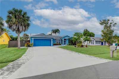 Home For Sale in Port Saint Lucie, Florida