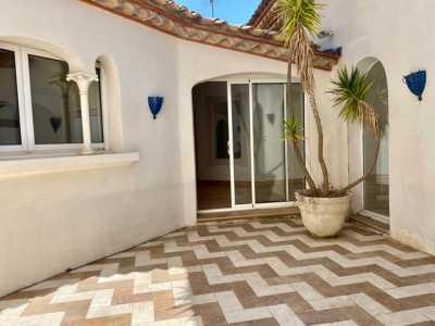 Villa For Sale in Beziers, France