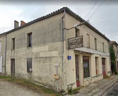Home For Sale in Miramont De Guyenne, France