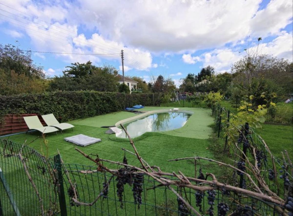 Picture of Home For Sale in Tournus, Bourgogne, France