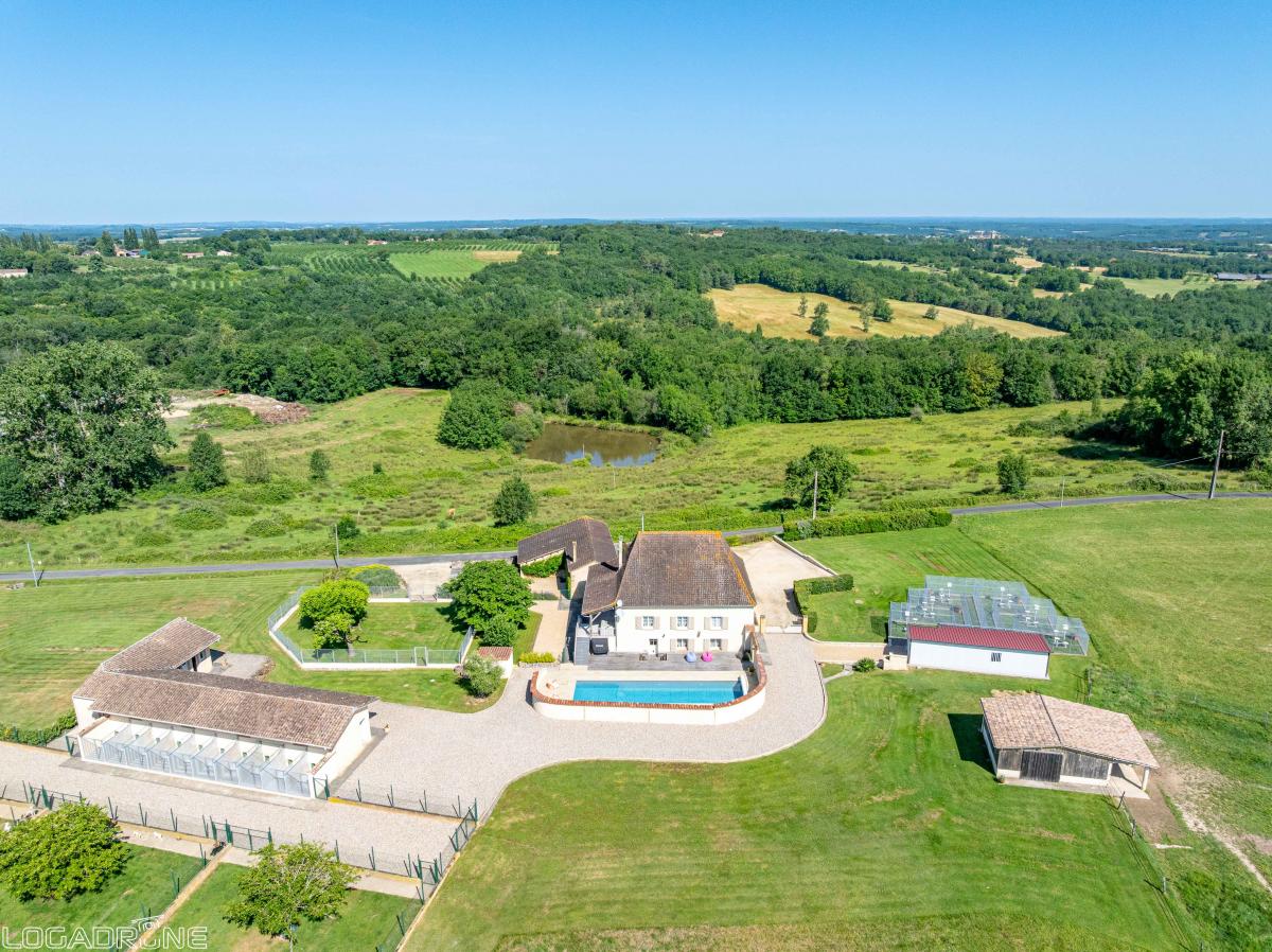 Picture of Home For Sale in Beaumont, Auvergne, France