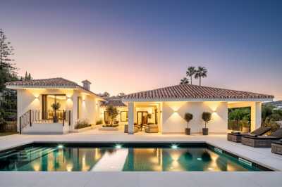 Villa For Sale in Nueva Andalucia, Spain
