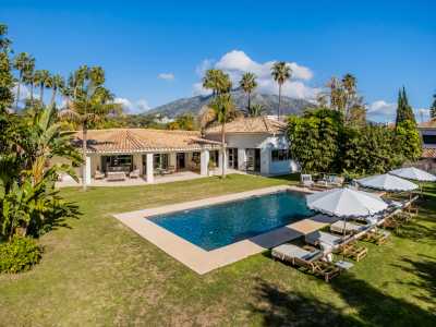 Villa For Sale in Nueva Andalucia, Spain