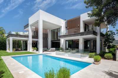 Villa For Sale in Nueva Andalucia, Spain