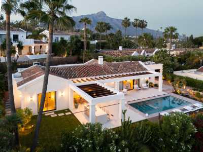 Villa For Sale in Nueva Andalucia, Spain