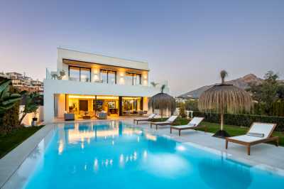 Villa For Sale in Nueva Andalucia, Spain